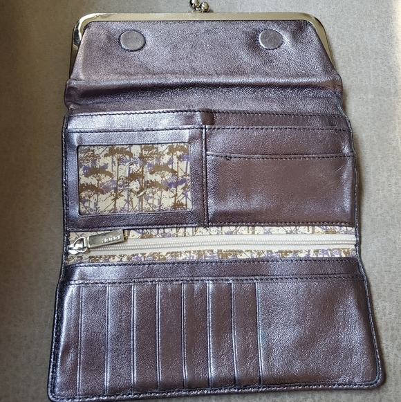 HOBO International Metallic Lilac Leather Kiss Lock Tri Fold Wallet w/o Mirror - Picture 5 of 11